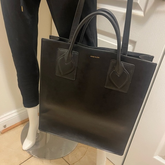 Anne Klein gorgeous new condition long shape bag with Gold-Tone Hardware - Picture 13 of 13